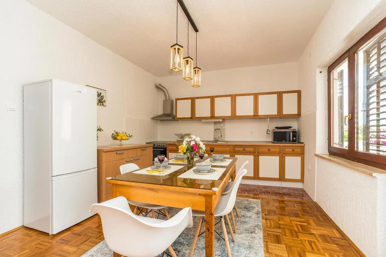 Tinel Apartment Sukošan 0*,  Κροατία